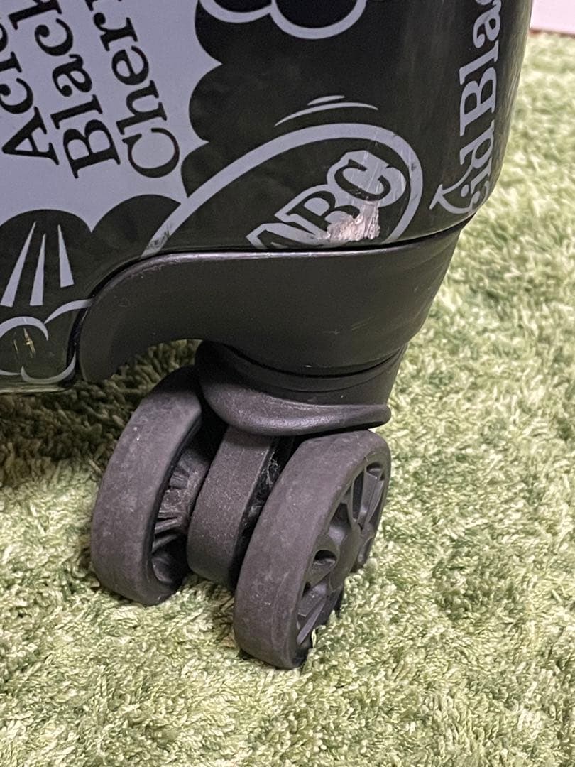 か*ず様 【値下げ‼️】美品 Acid Black Cherry キャリーケース