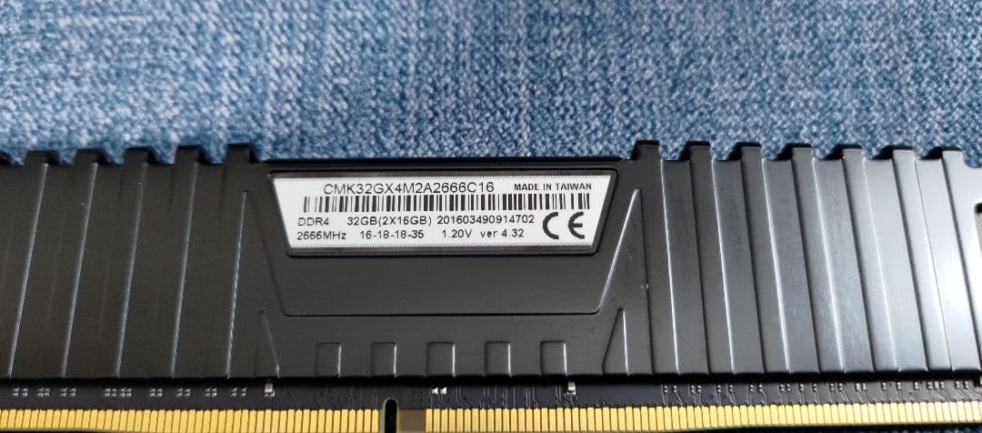 メモリー Corsair VENGEANCE LPX 32GB DDR4 2666MHz