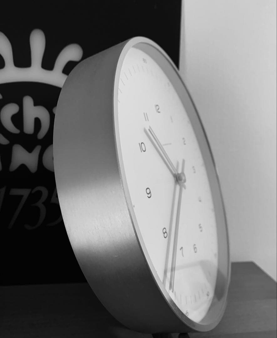 JUNGHANS 円形掛時計 ホワイトmax bill φ30掛