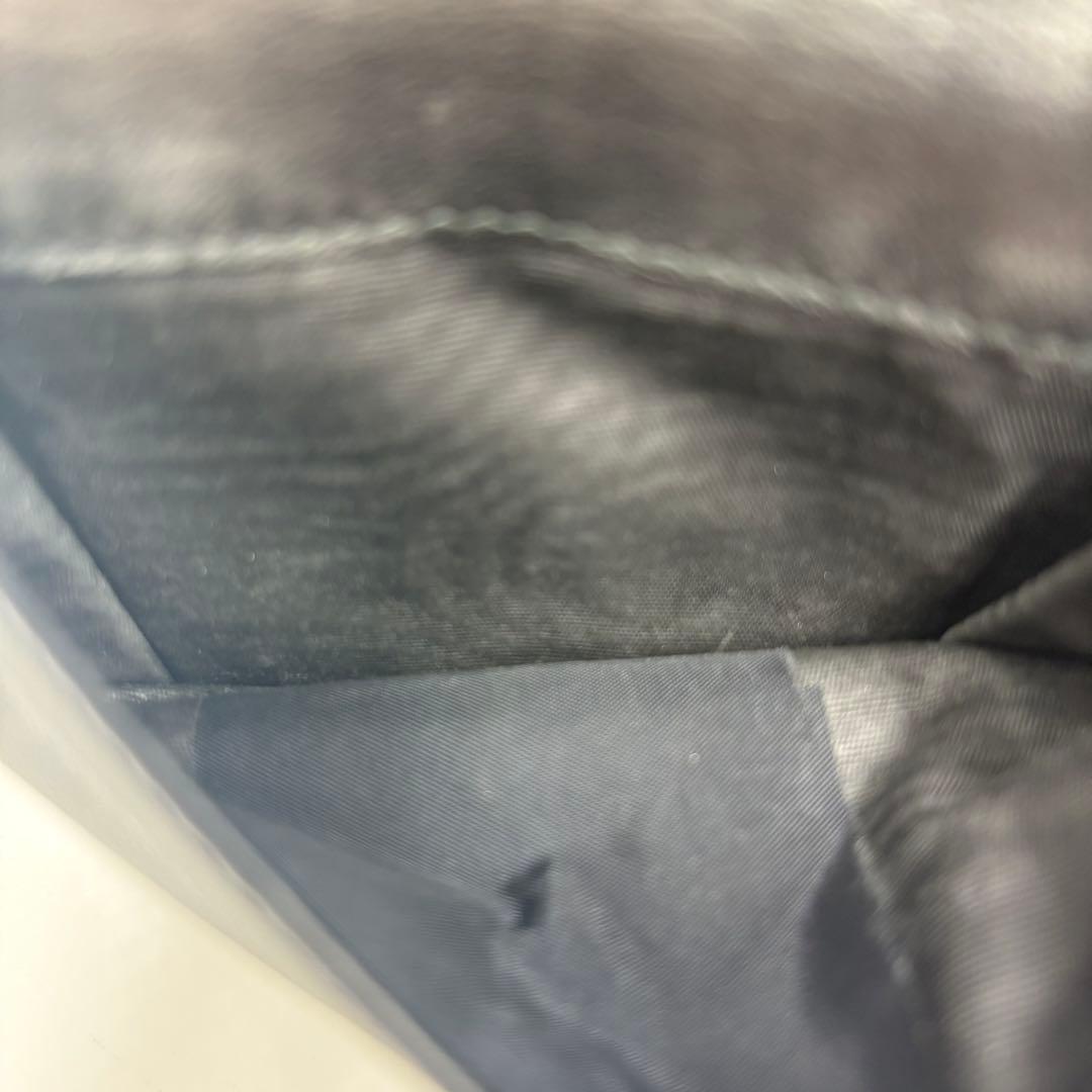 【良品✨】miu miu ミュウミュウ　コンパクトウォレット　ビジュー　革　黒