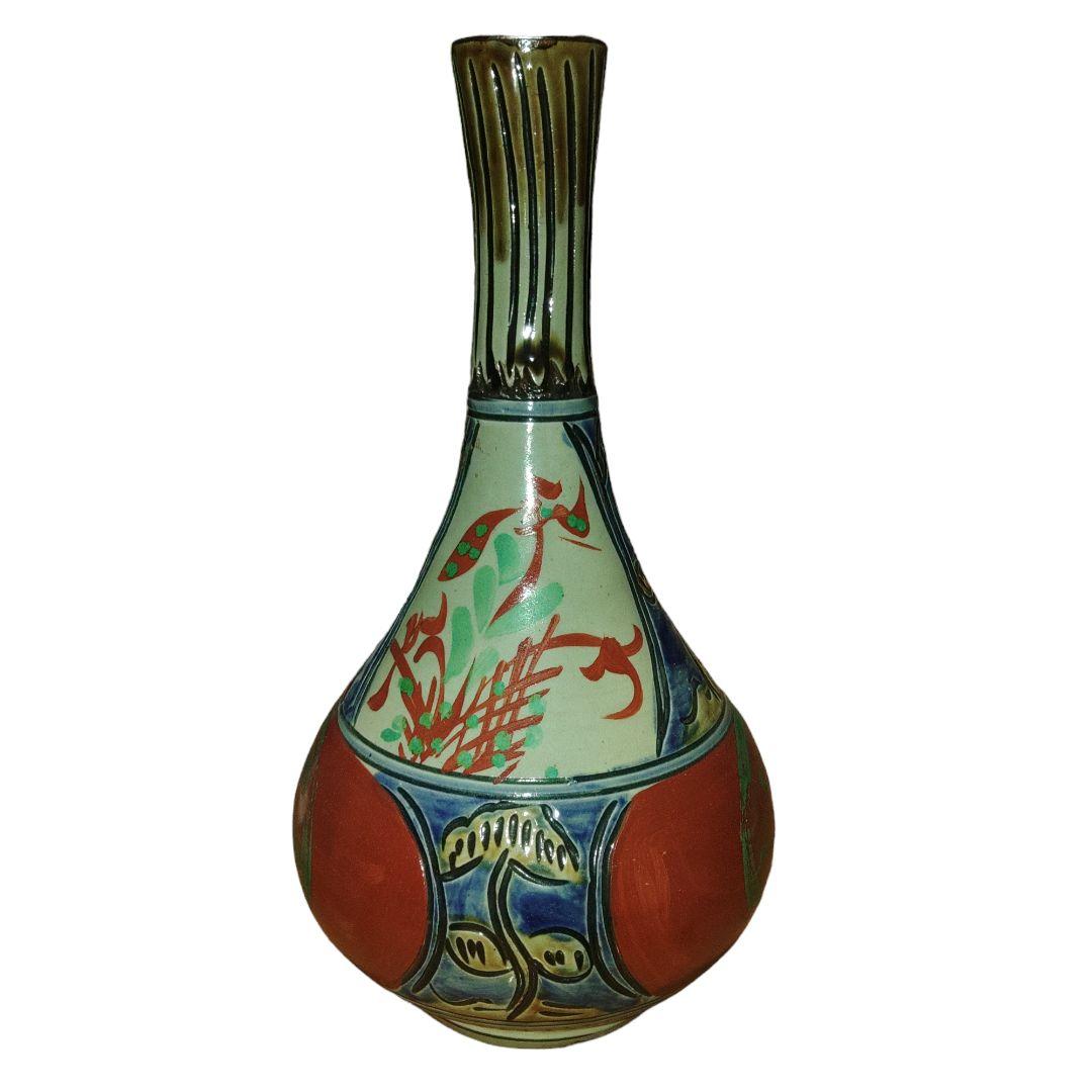 沖縄　壺屋焼　新垣勲　草花文花瓶　高さ29cm