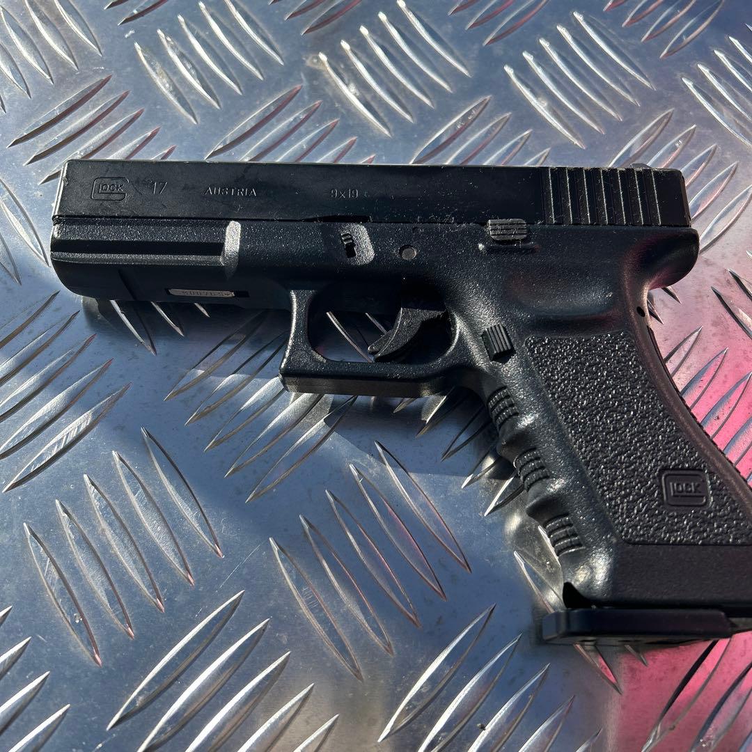 Glock 17 ガスガン 9x19mm オーストリア製　マガジン2個付き
