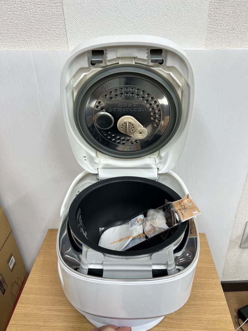 TOSHIBA 東芝 真空IH炊飯器 RC-10VQF 5.5合 2013年製