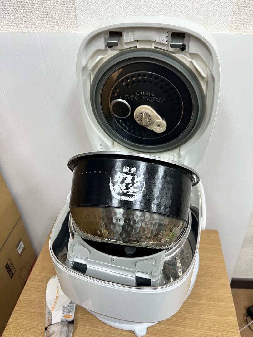 TOSHIBA 東芝 真空IH炊飯器 RC-10VQF 5.5合 2013年製