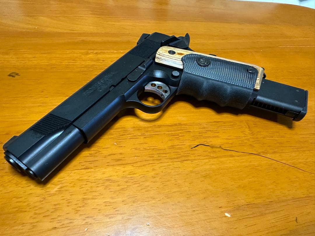 バイオハザード8イーサンカスタム風ガスガン