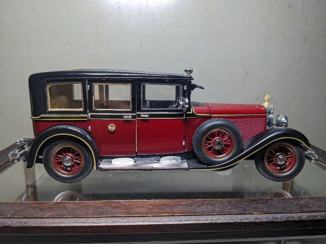 天皇陛下の旧御料車 1935型メルセデス・ベンツ770 菊紋付き ガラスケース付