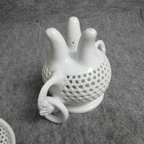 十三代中里茂右衛門平戸焼白磁彫籠目竜耳付香炉共箱附 [B28088]