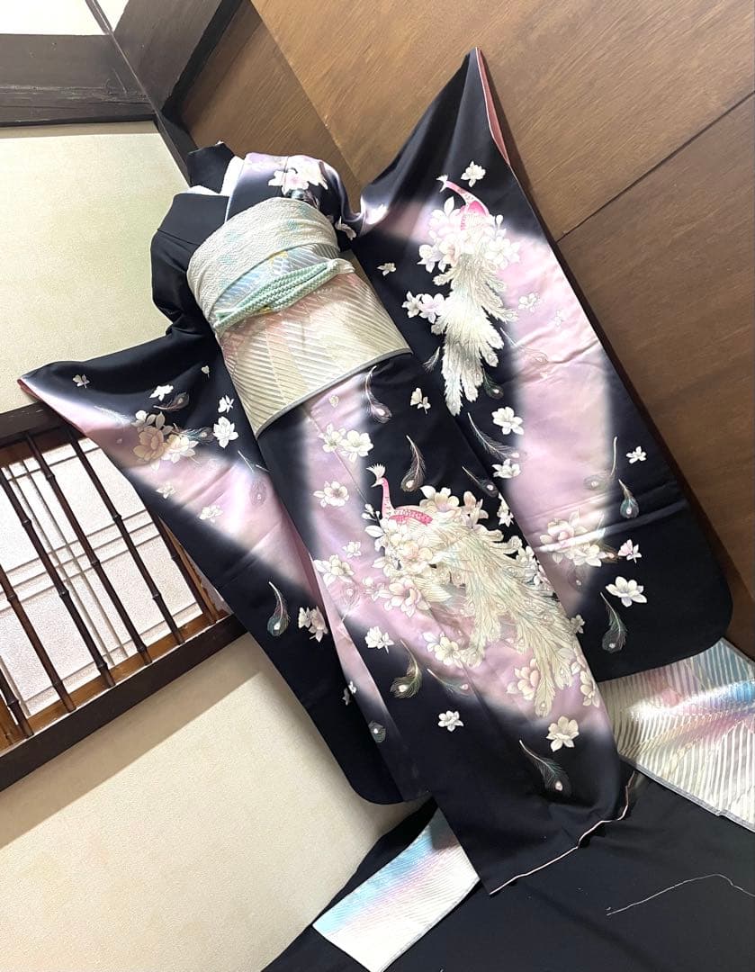 振袖 フルセット6点サイズＬ孔雀花文　暈し染　黒地　銀彩　正絹