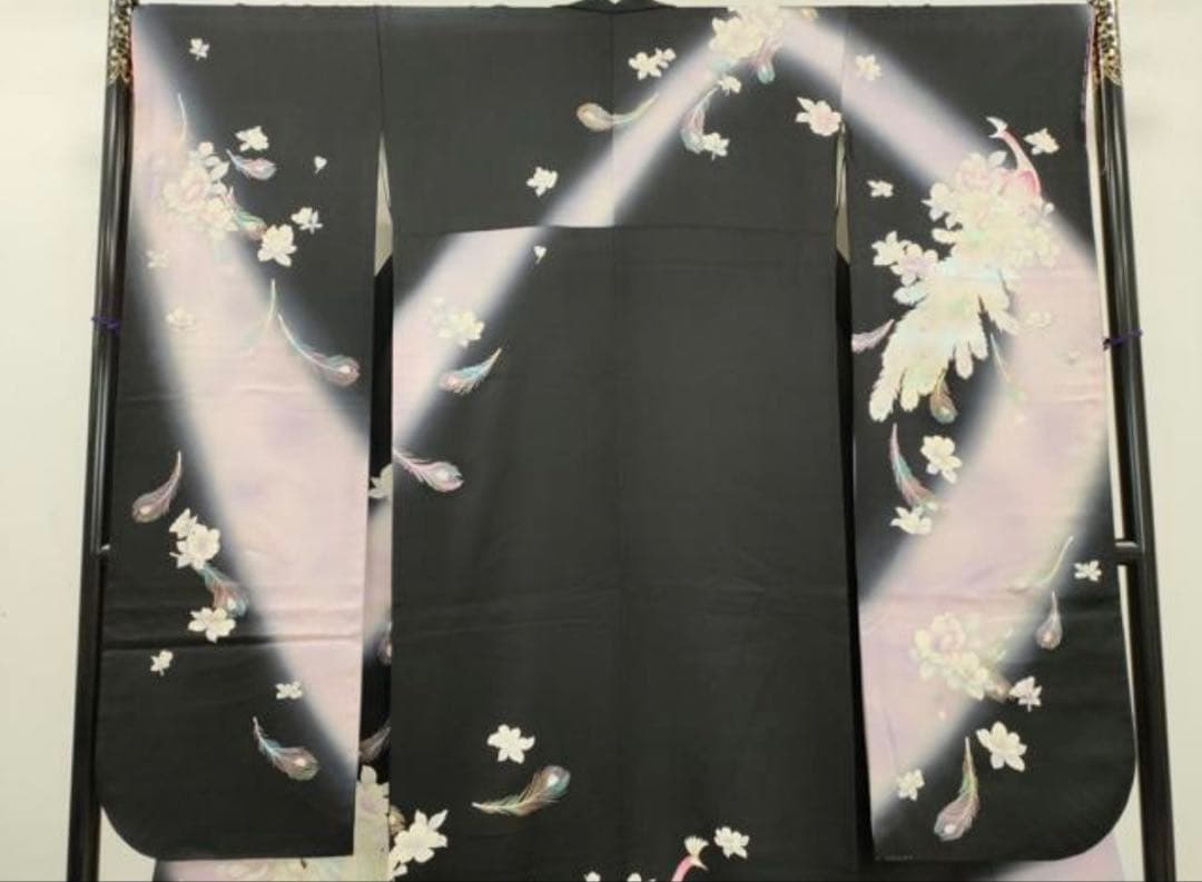 振袖 フルセット6点サイズＬ孔雀花文　暈し染　黒地　銀彩　正絹