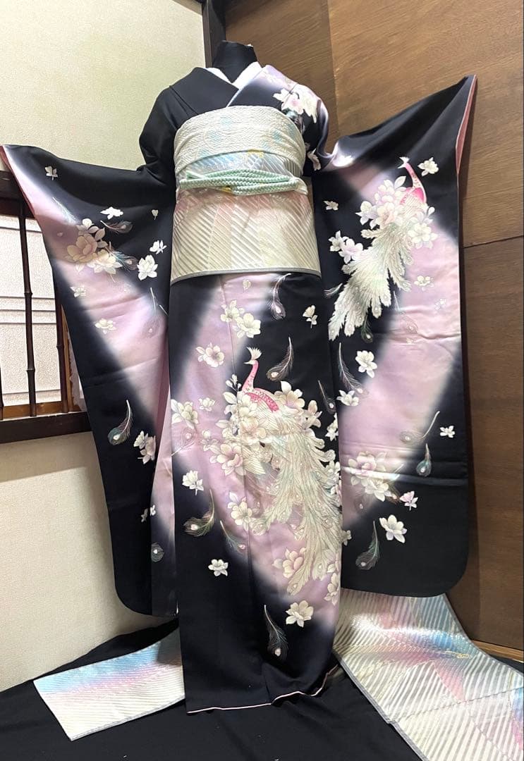 振袖 フルセット6点サイズＬ孔雀花文　暈し染　黒地　銀彩　正絹