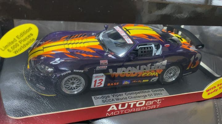 1/18 AUTOart オートアート　ダッジ　バイパー　2003 SCCA