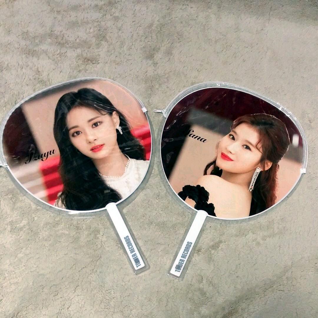 ☆新年セール☆TWICE　うちわ　ケース付き　バック２個付き　トゥワイス