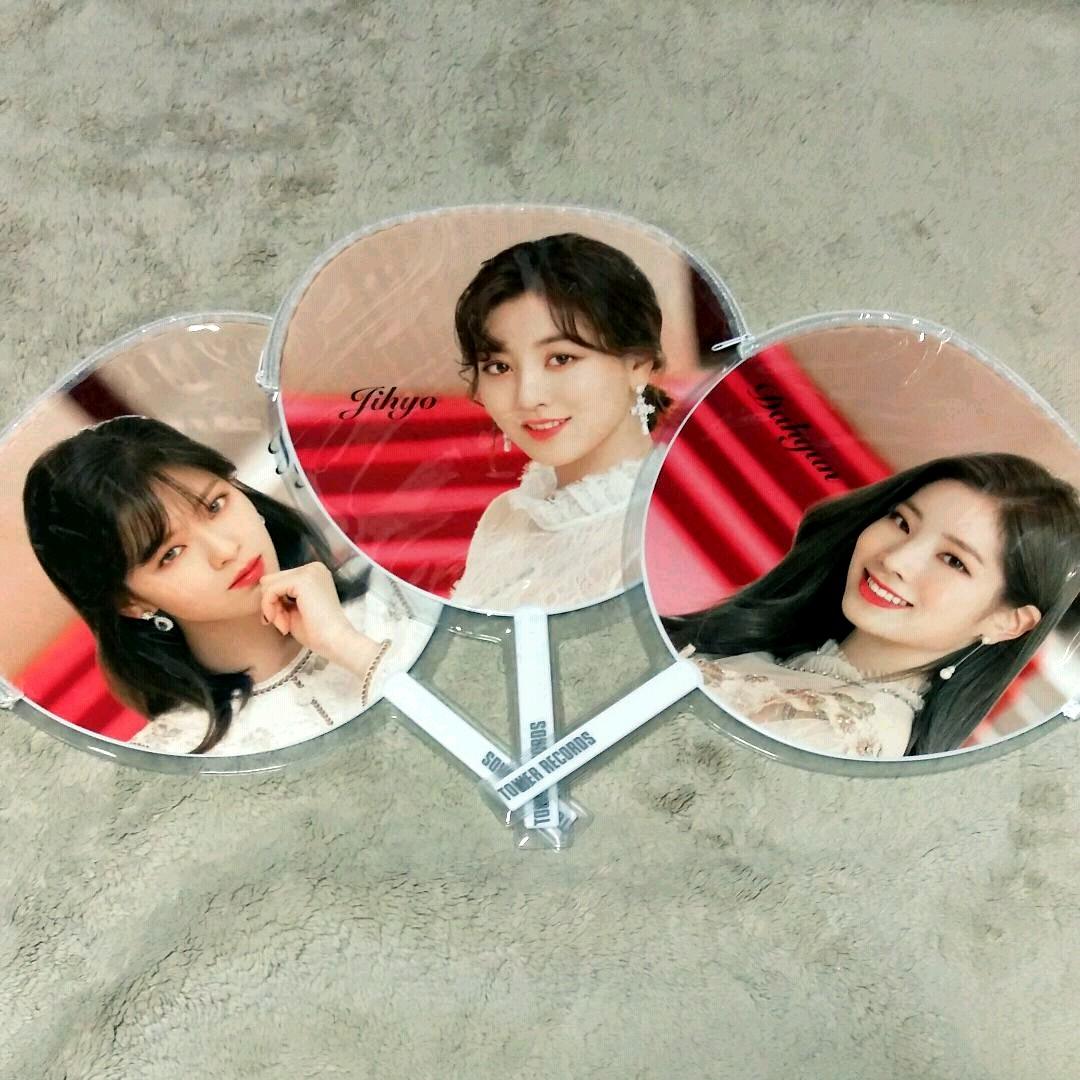 ☆新年セール☆TWICE　うちわ　ケース付き　バック２個付き　トゥワイス