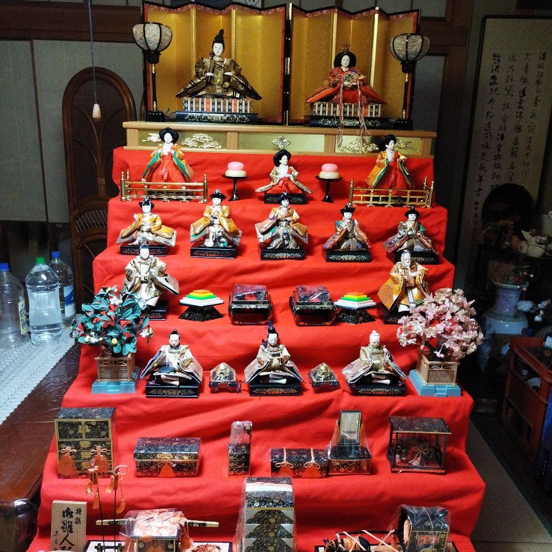 七段飾りお雛様。京月作。優しいお顔のお雛様