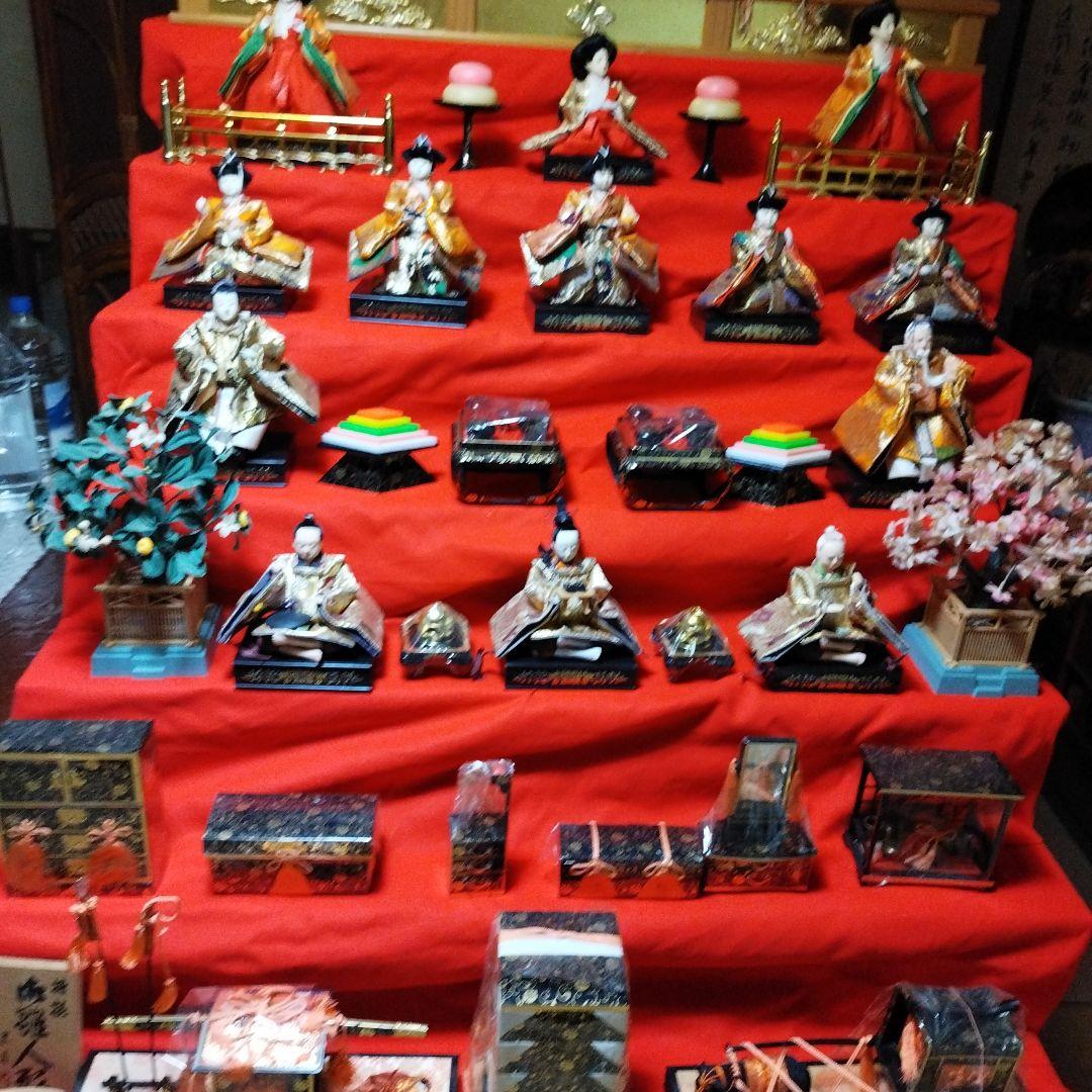 七段飾りお雛様。京月作。優しいお顔のお雛様