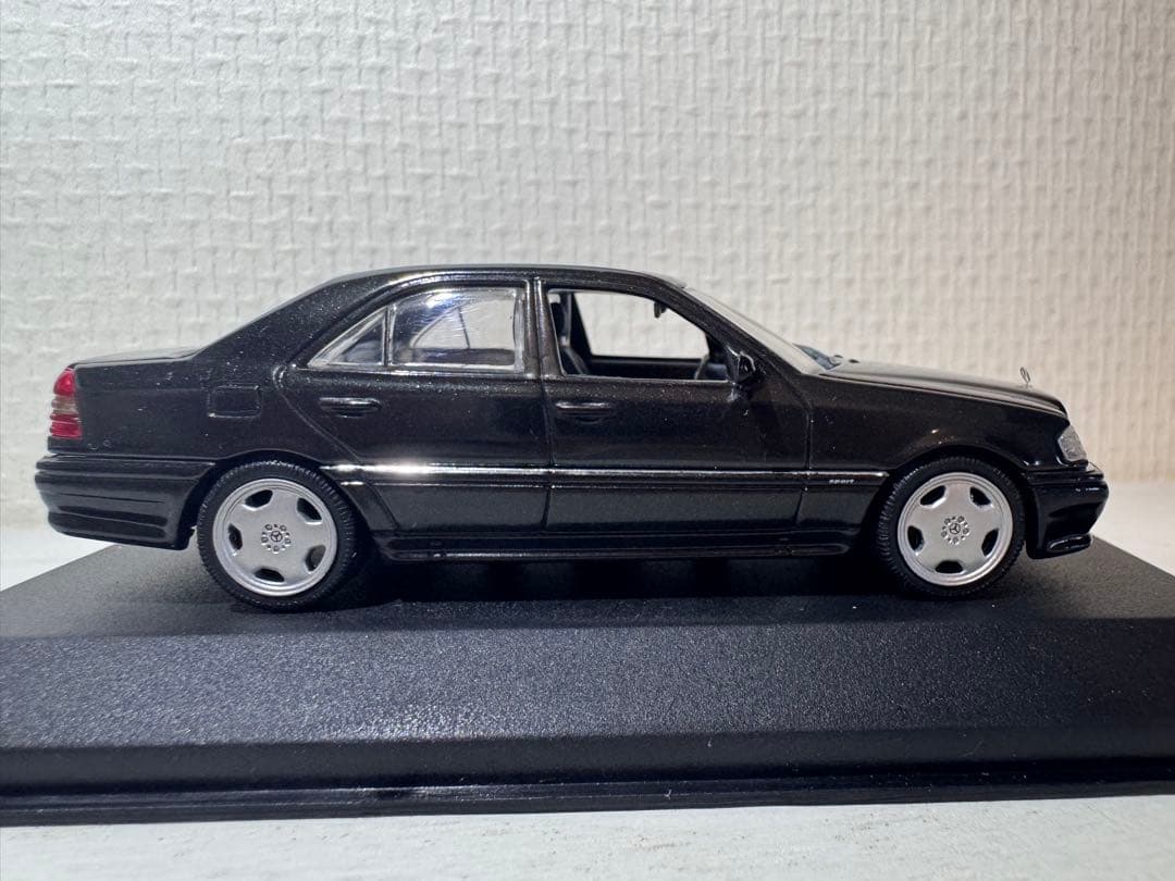MINICHAMPSブルーブラックセダン 1/43メルセデスベンツC36 AMG