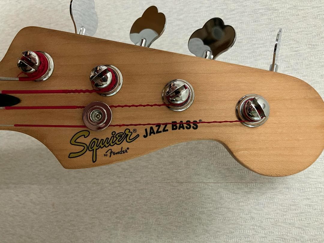 Squier JAZZBASS レッド