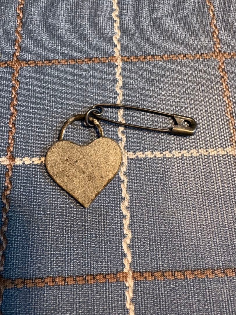 ノベルティ限定 Vivienne Westwood ハートパドロック ブローチ