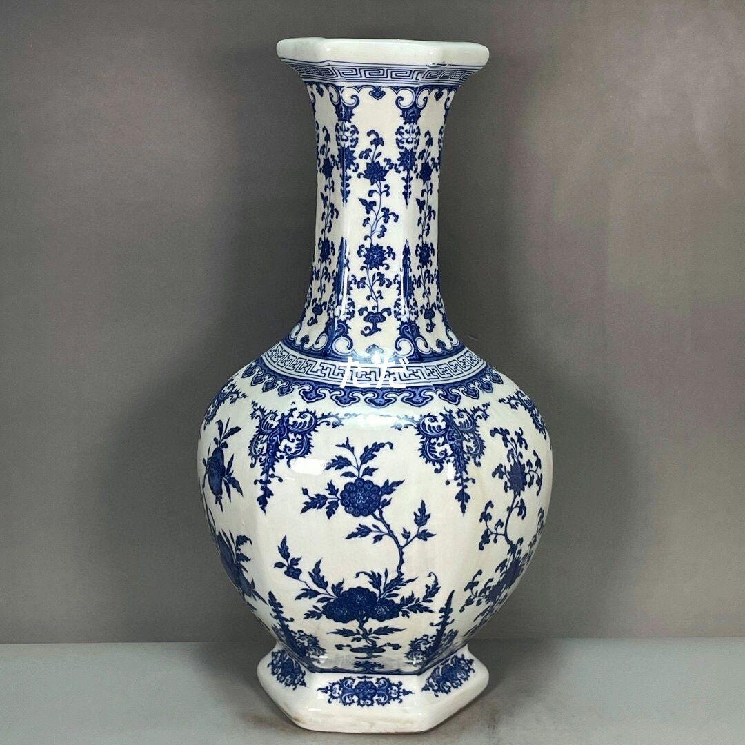 青花図案六稜花瓶 景徳鎮 陶磁器 装飾品 現代工芸品 美術品 置物