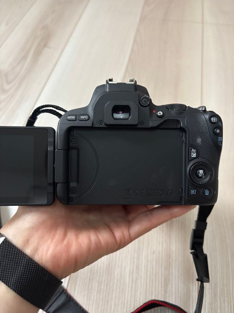 Canon EOS Kiss X9デジタル一眼レフ 本体