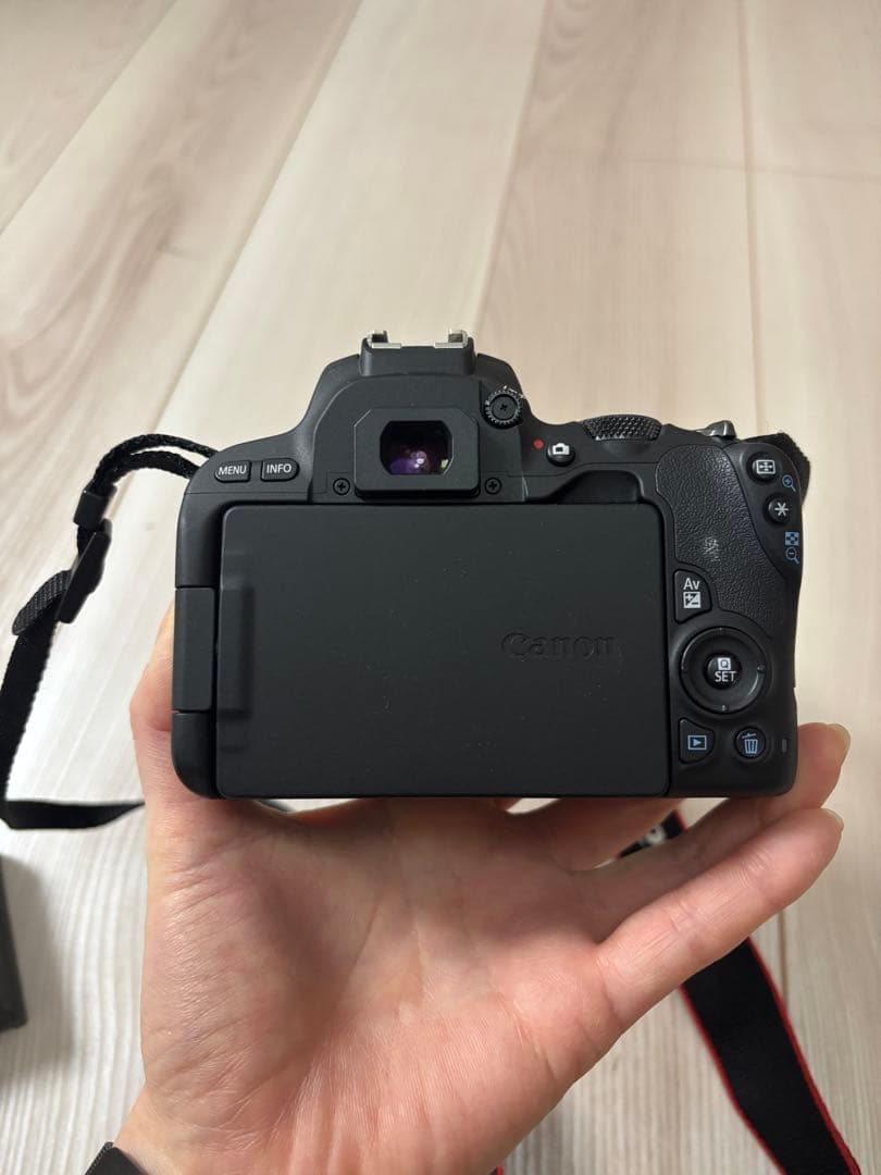 Canon EOS Kiss X9デジタル一眼レフ 本体