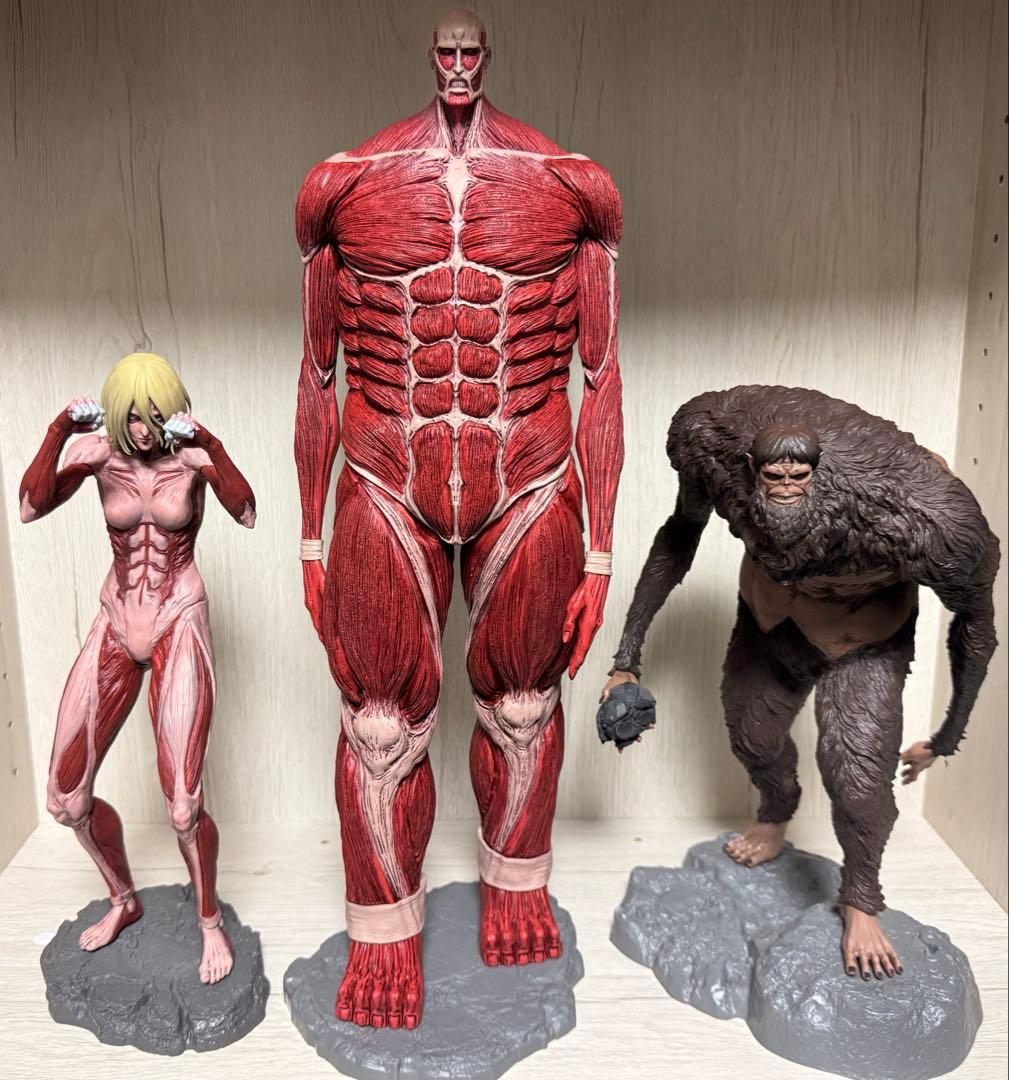 一番くじ　進撃の巨人　獣　超大型　女型　の巨人　三体セット