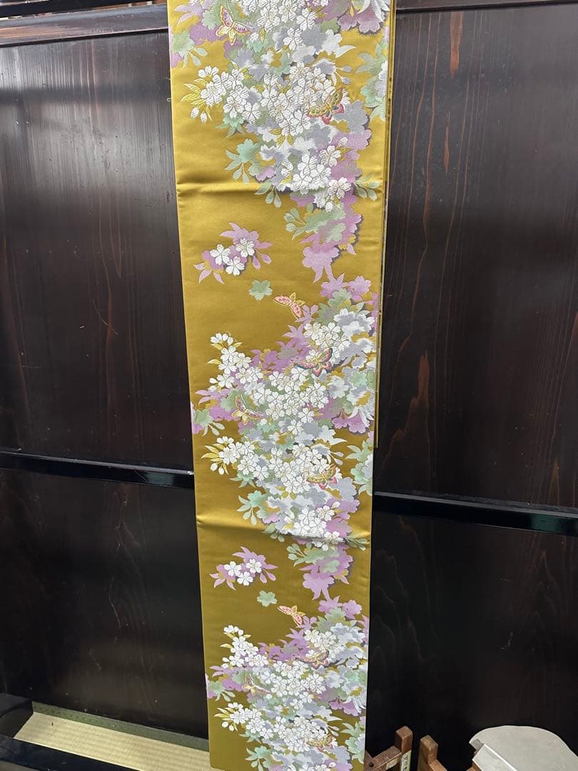 2656 黄土色　金色 花柄 ちょうちょ　袋帯　長さ435㌢幅31㌢