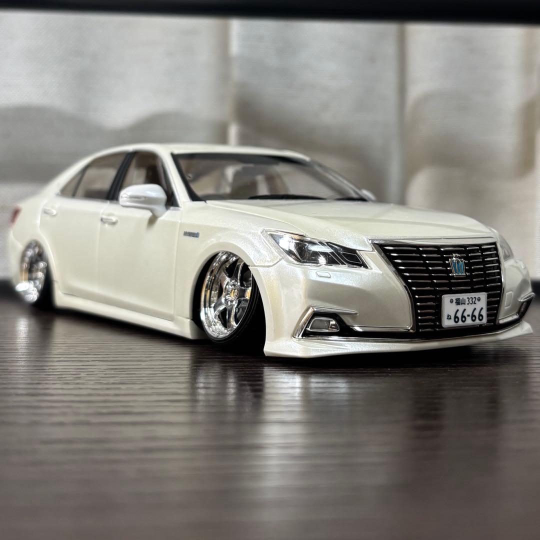 1/24 プラモデル クラウン 21後期ロイヤル ホワイトパール 純ベタ仕様