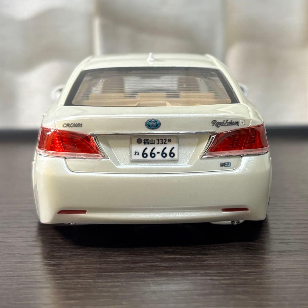 1/24 プラモデル クラウン 21後期ロイヤル ホワイトパール 純ベタ仕様