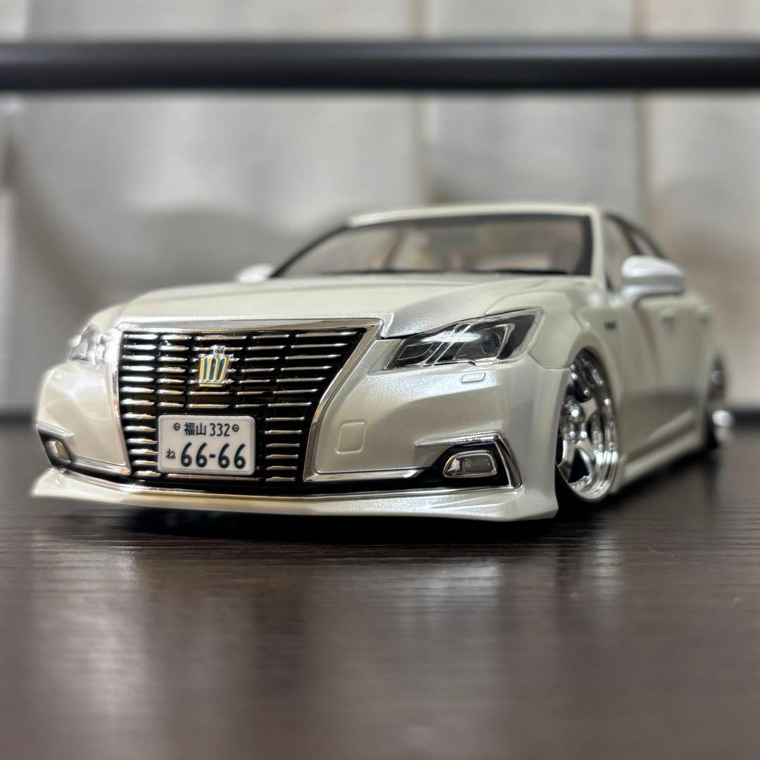 1/24 プラモデル クラウン 21後期ロイヤル ホワイトパール 純ベタ仕様