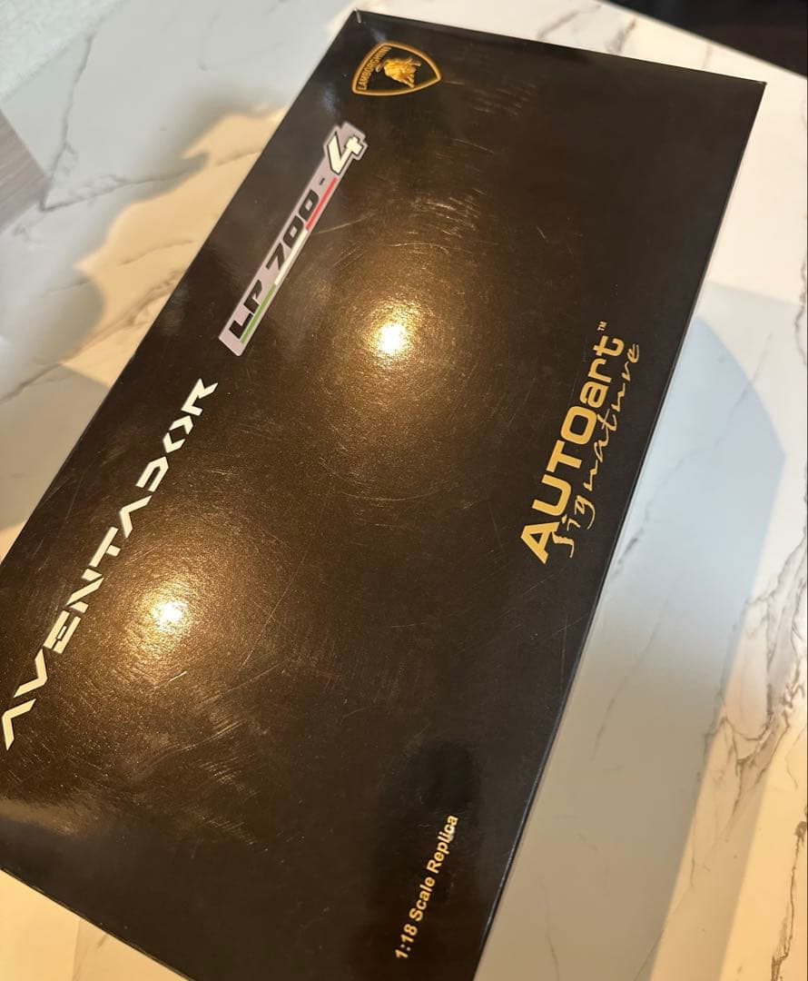 オートアートアベンタドール　LP700-4ランボルギーニ1:18 マットブラック