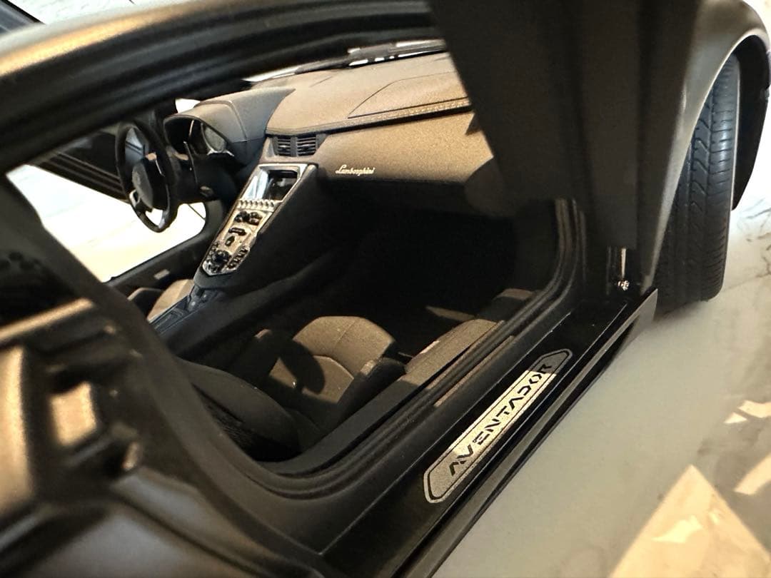 オートアートアベンタドール　LP700-4ランボルギーニ1:18 マットブラック
