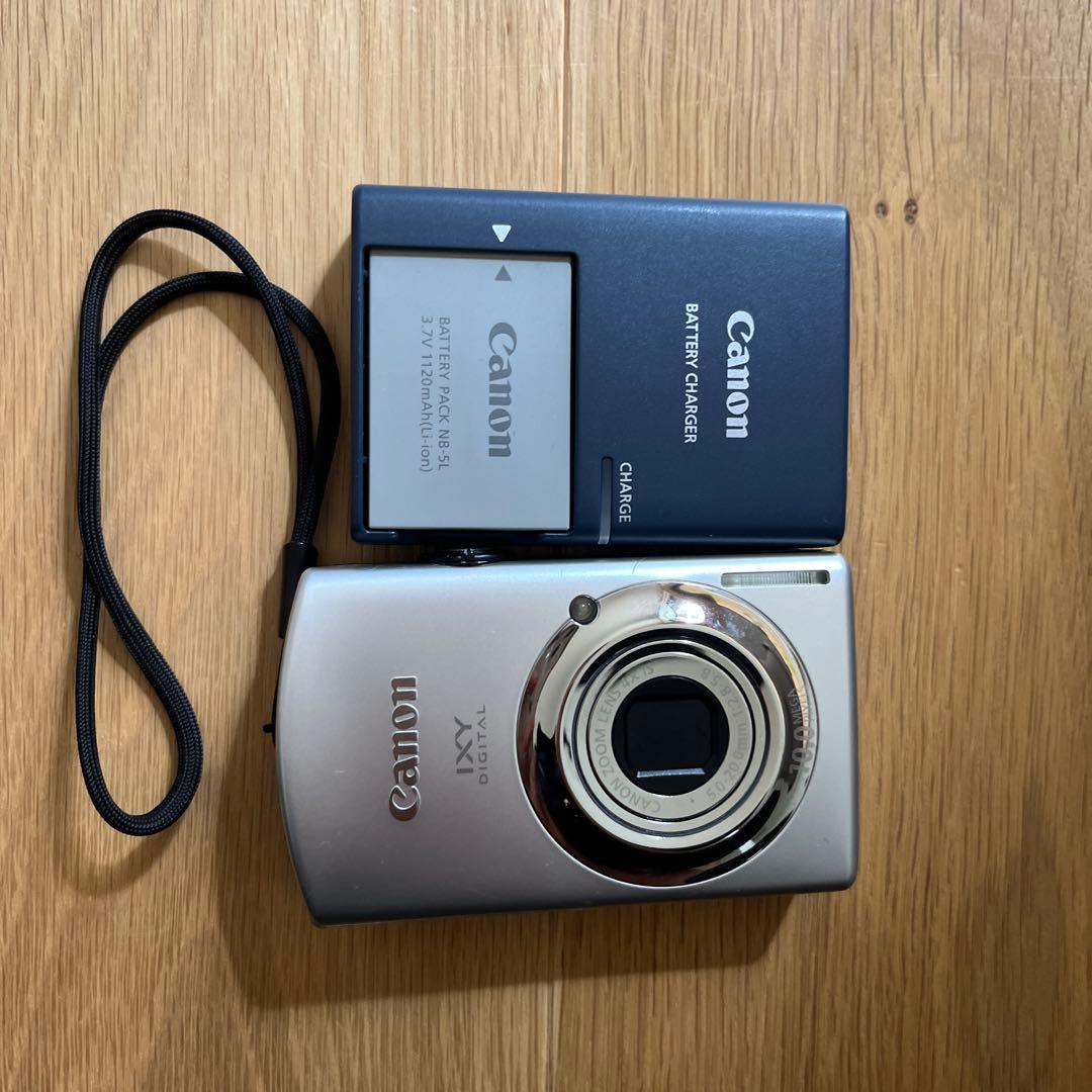 Canon IXY デジタルカメラ 本体と充電器