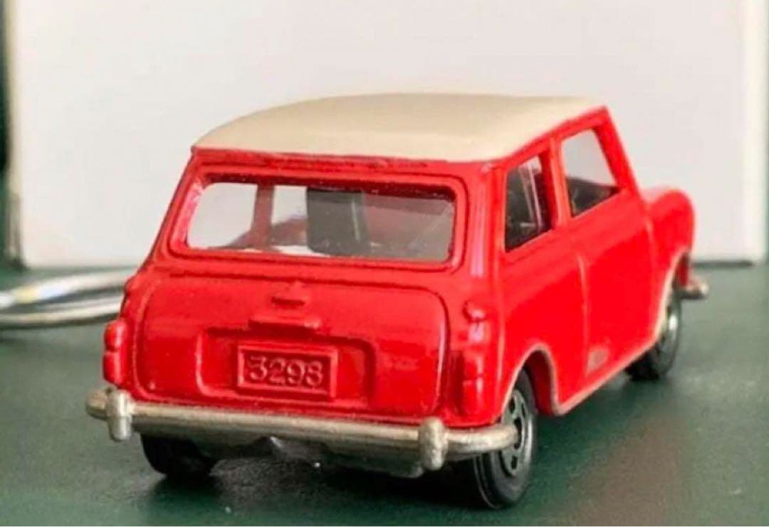 トミカ ミニクーパー キーホルダータイプ 赤/白ルーフ