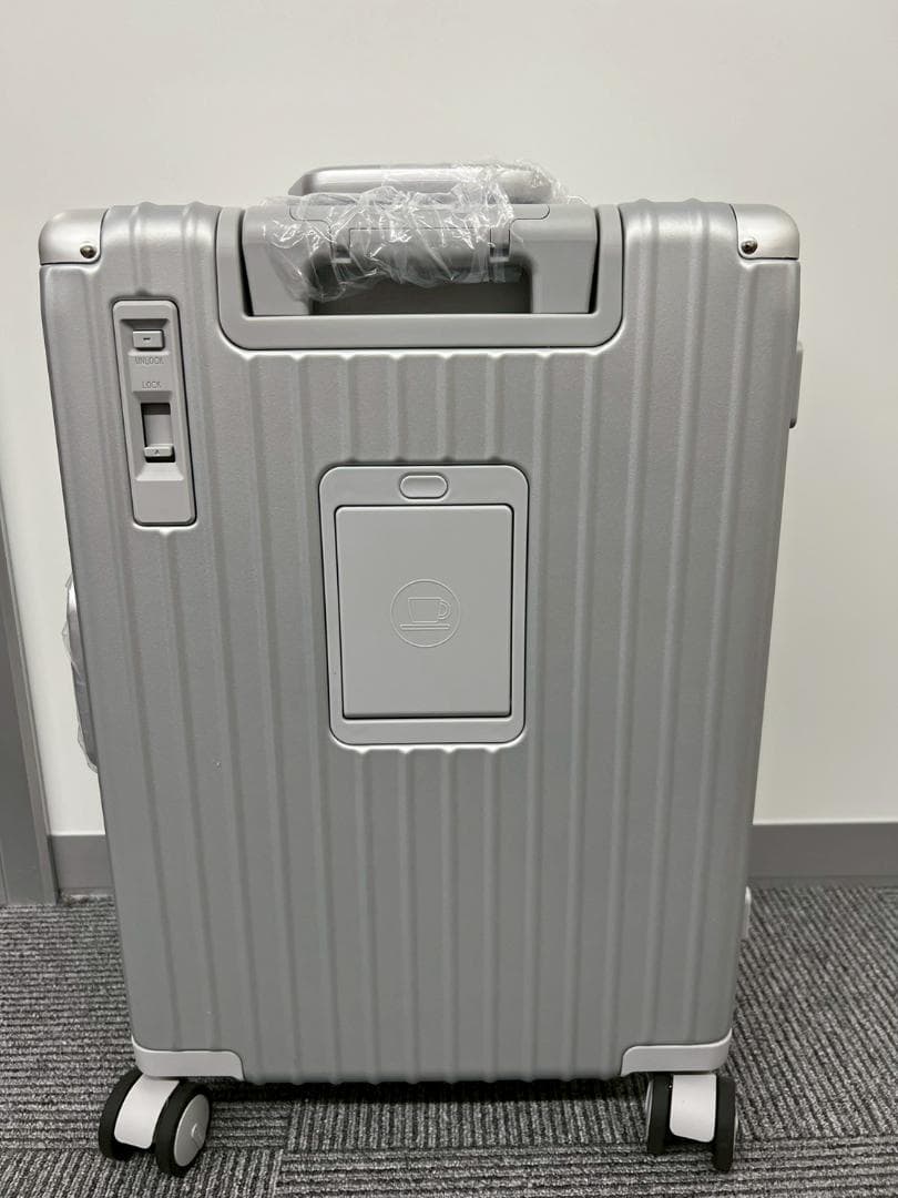 リベティ多機能キャリーケース【マットシルバーSサイズ】A6