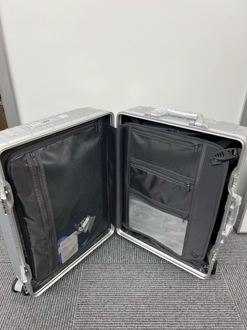 リベティ多機能キャリーケース【マットシルバーSサイズ】A6