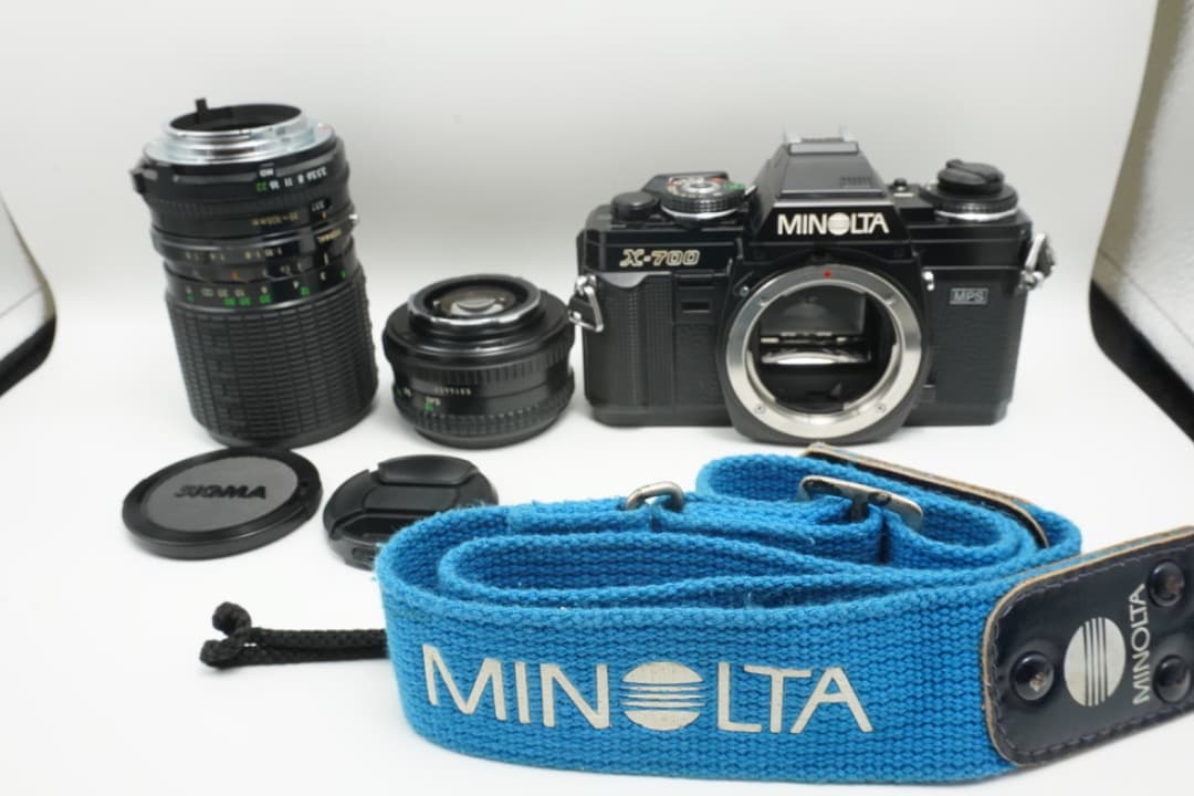 Minolta X-700 + MD 50mm + ズームレンズ + ストラップ