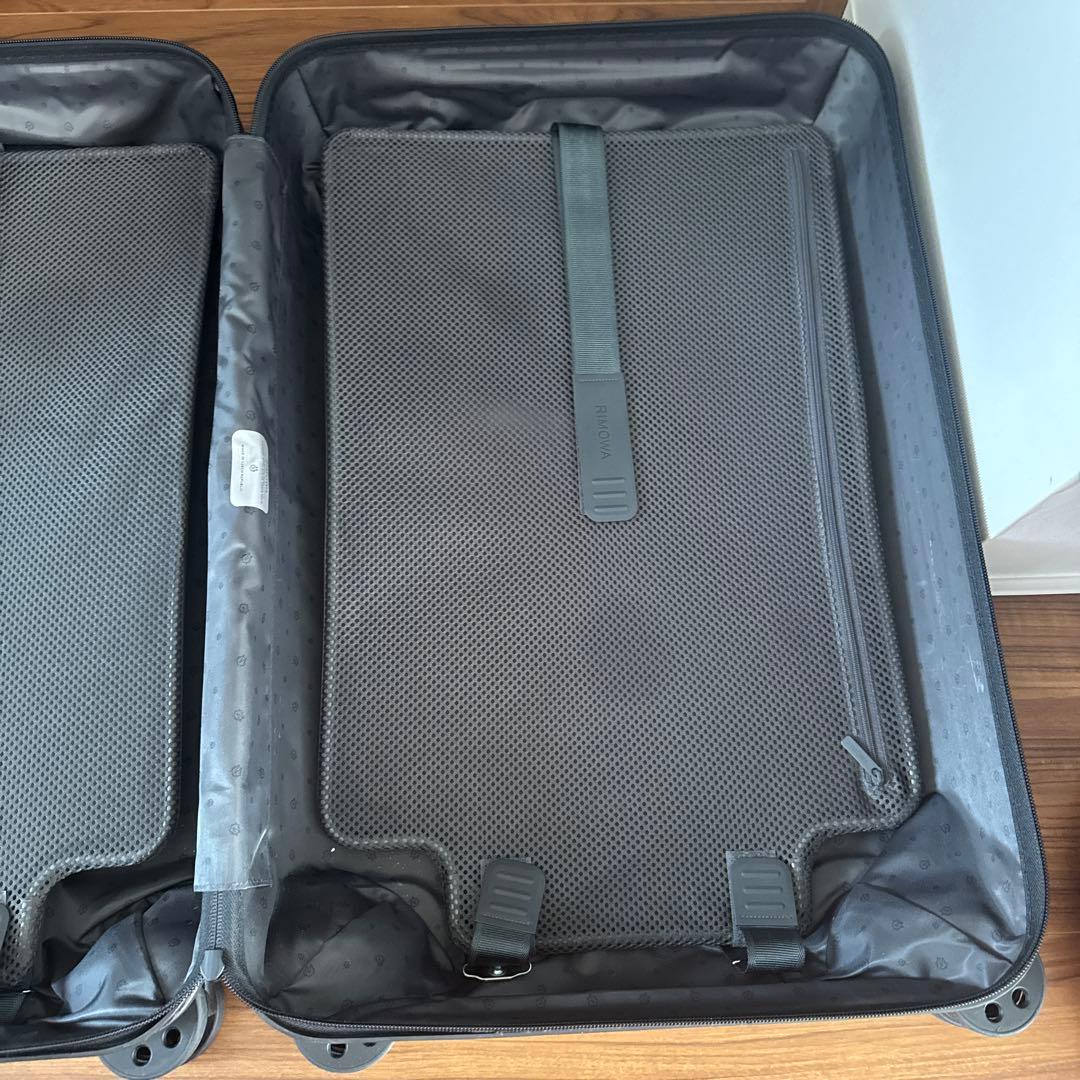 リモワ　RIMOWA essential M BLACK