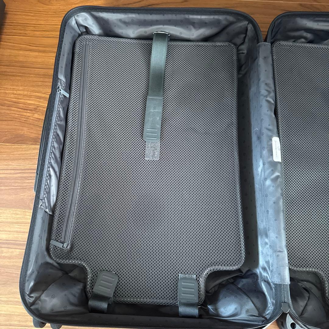 リモワ　RIMOWA essential M BLACK
