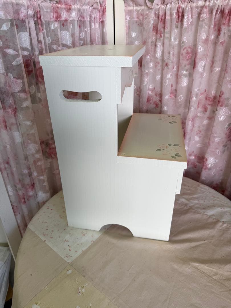 薔薇の踏み台　トアローズ２段　ディテーブルにも　オットマンにも　ディスプレイ台