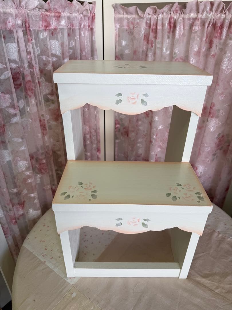 薔薇の踏み台　トアローズ２段　ディテーブルにも　オットマンにも　ディスプレイ台