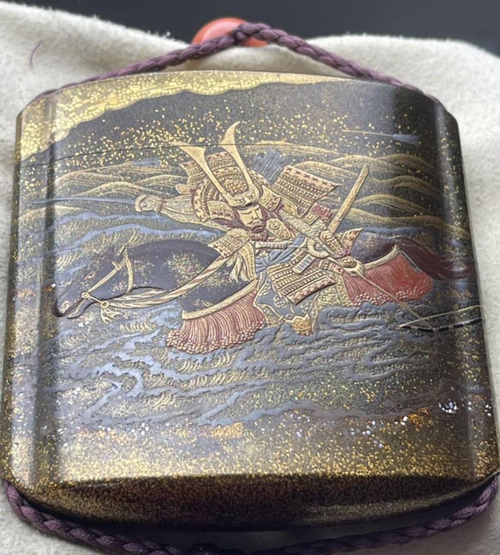 宇治川先陣争い蒔絵印籠　今泉成之作　東京美術館所蔵品同手あり・根付