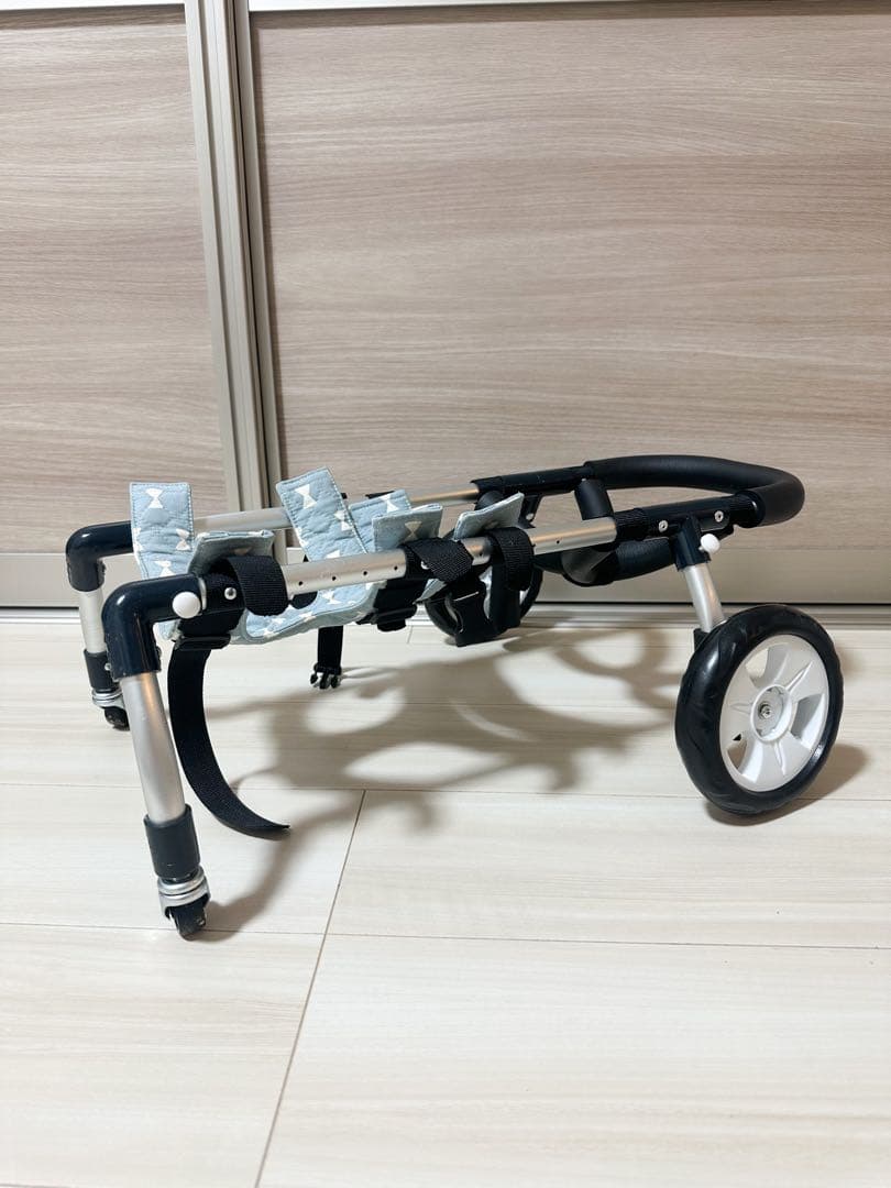 犬用車椅子　犬の歩行器　歩行サポート　犬の車いす　シニア犬　ダックス