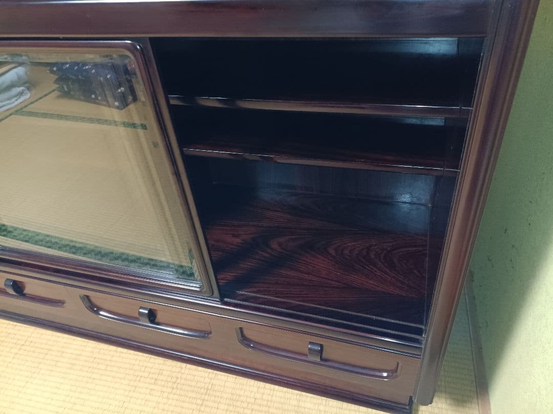 【引取り限定】ダークブラウン木製茶タンス ガラス扉付き