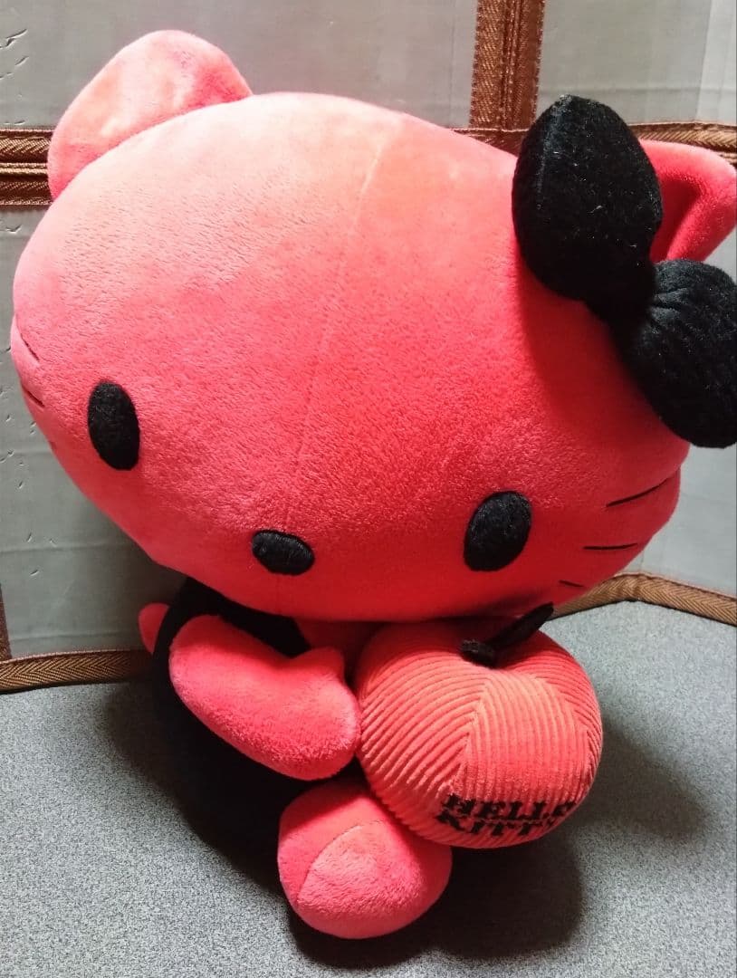 サンリオ　ハローキティ　ぬいぐるみ/2体セット/赤キティ＆黒キティ