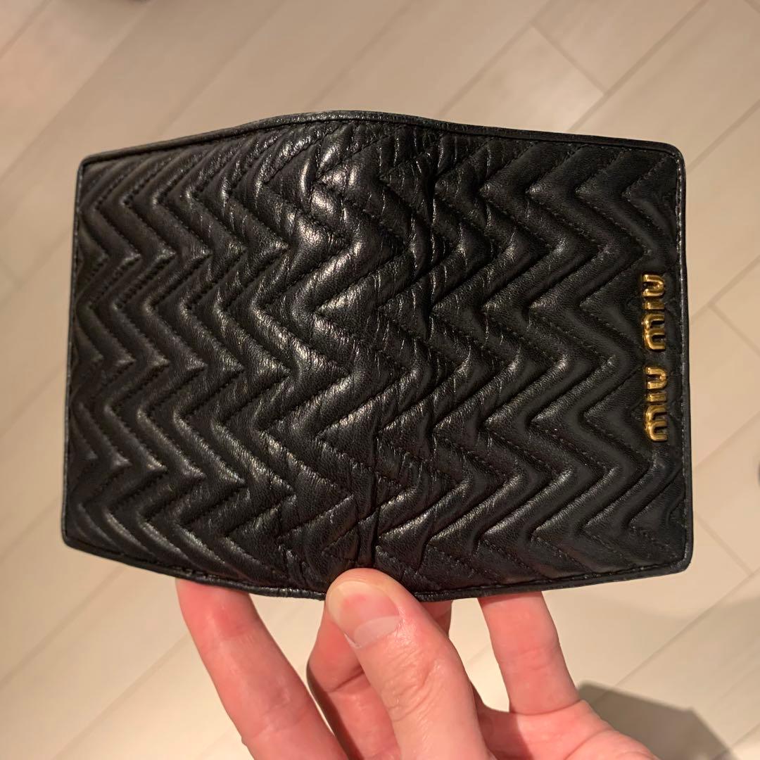 MIUMIU ブラックレザー 二つ折り財布