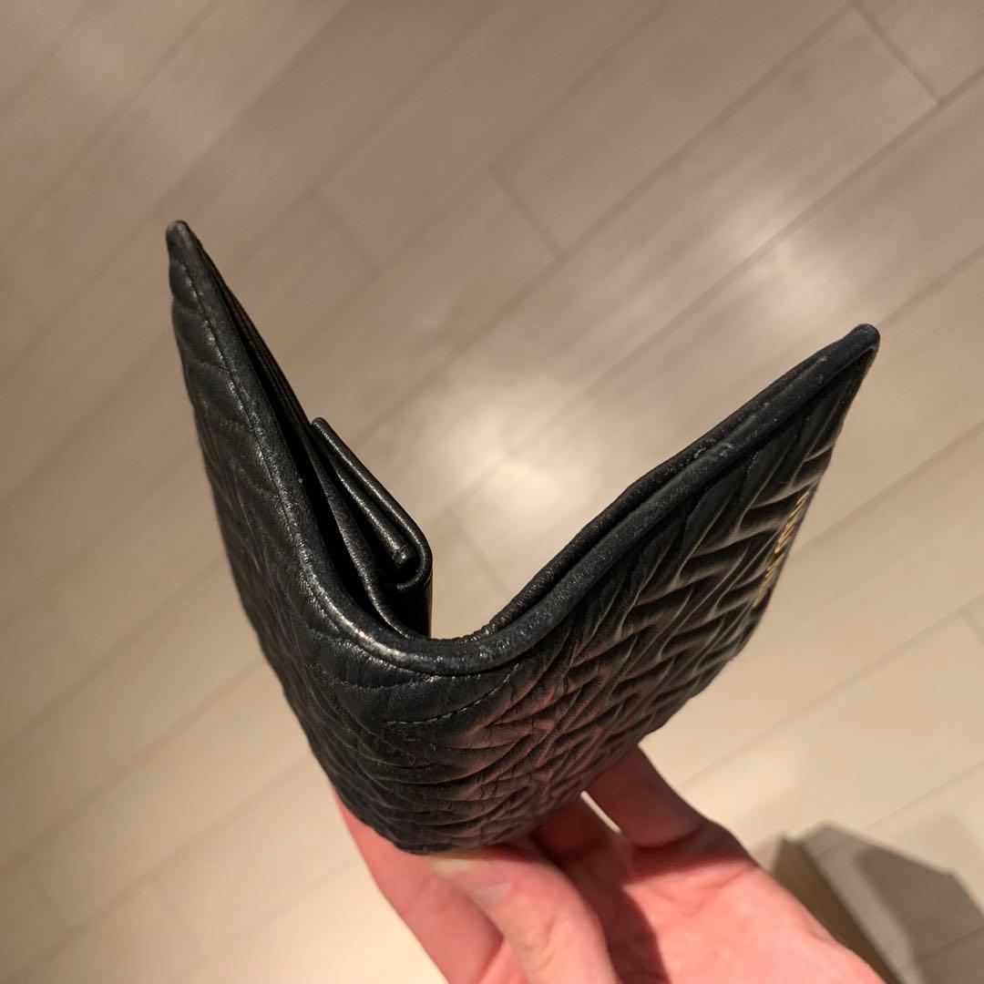 MIUMIU ブラックレザー 二つ折り財布