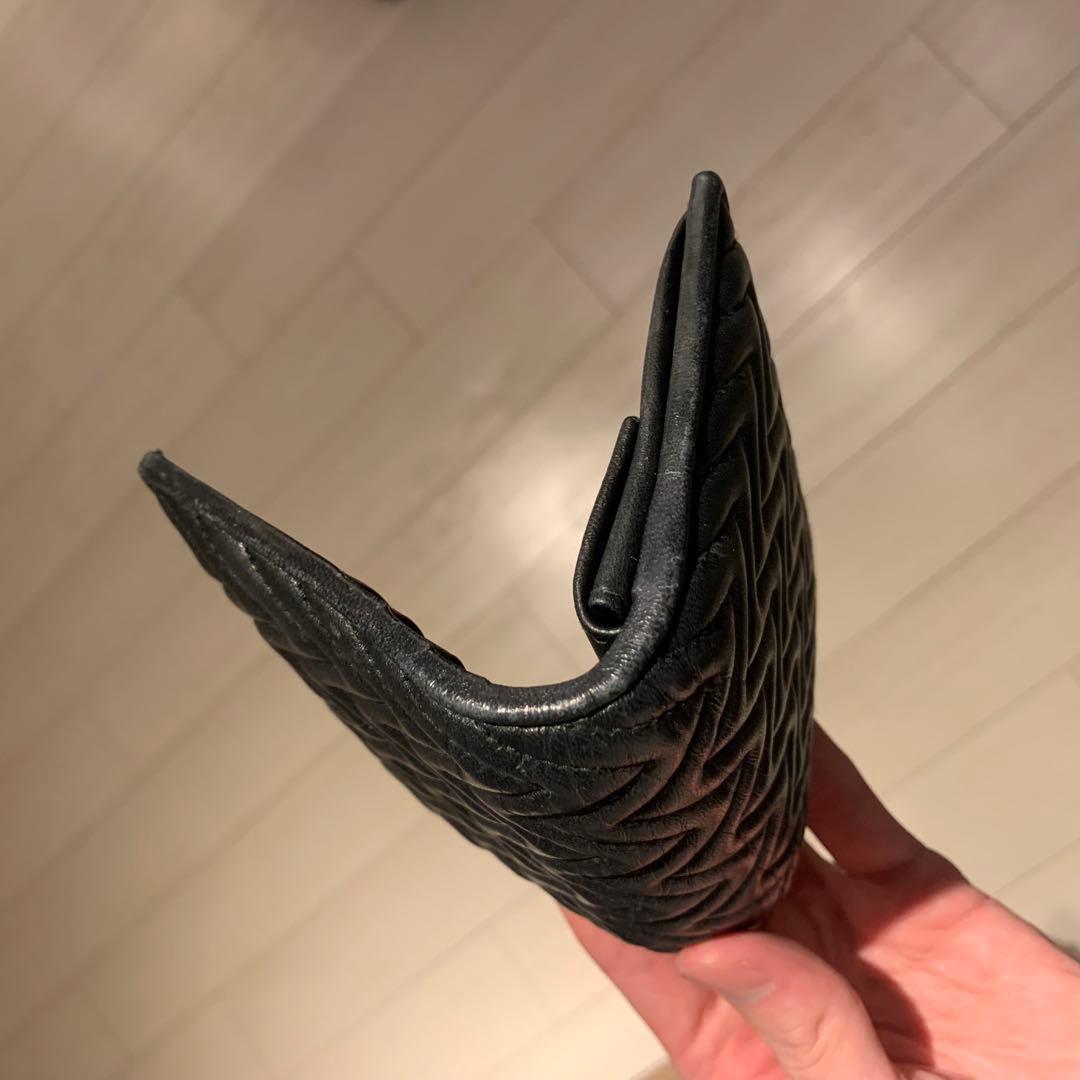 MIUMIU ブラックレザー 二つ折り財布