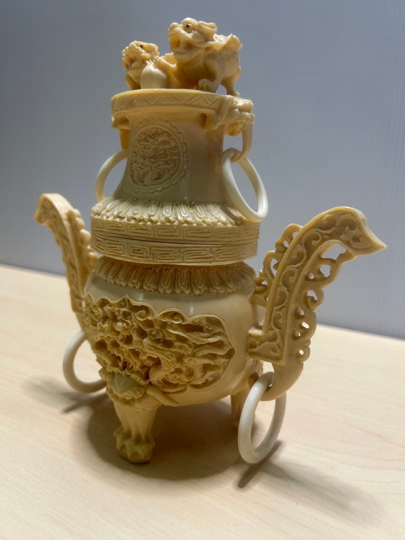 ヴィンテージの装飾彫刻樹脂香炉