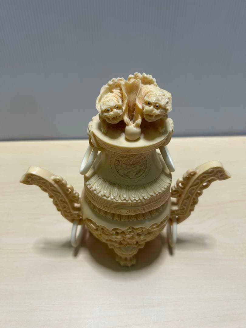 ヴィンテージの装飾彫刻樹脂香炉